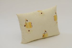 Közép párna pamut huzattal